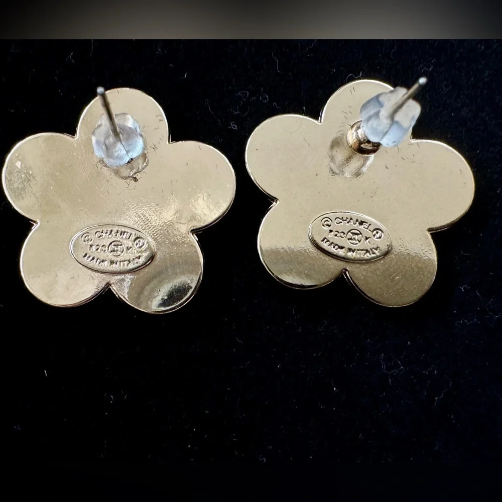 CHANEL GOLD FLOWER EARRINGS